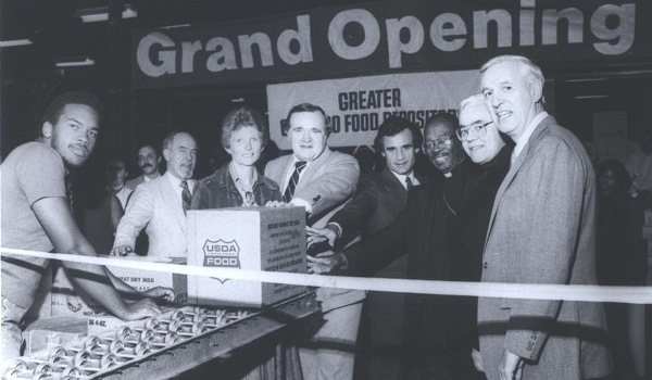 Food Depository and community leaders pose at a 1984 ribbon cutting at the 4501 South Tripp Avenue location.