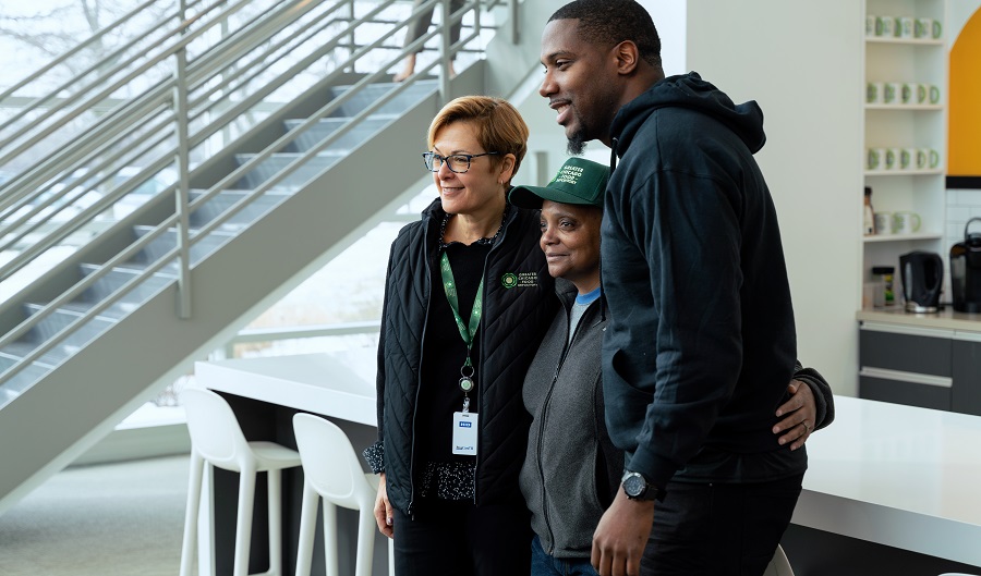 Jahmal Cole, Mayor Lori Lightfoot and Food Depository CEO Kate Maehr pose for a photo.