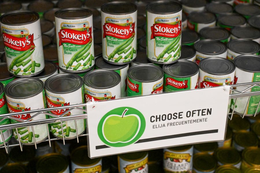 Cans of green beans at the pantry labeled "choose often"