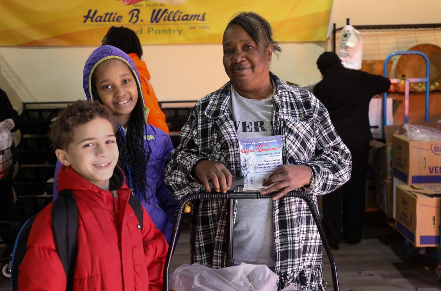 Hattie B pantry guest and her two grandchildren with their food at the pantry