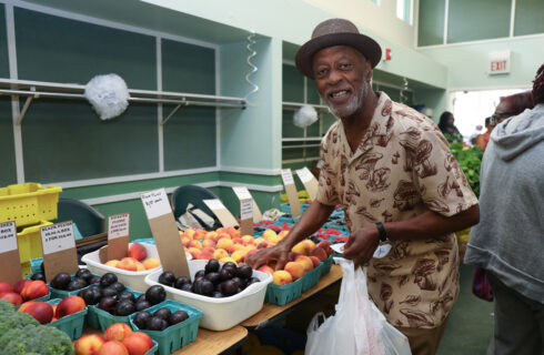 Farmers market coupons connect Chicago seniors to fresh food
